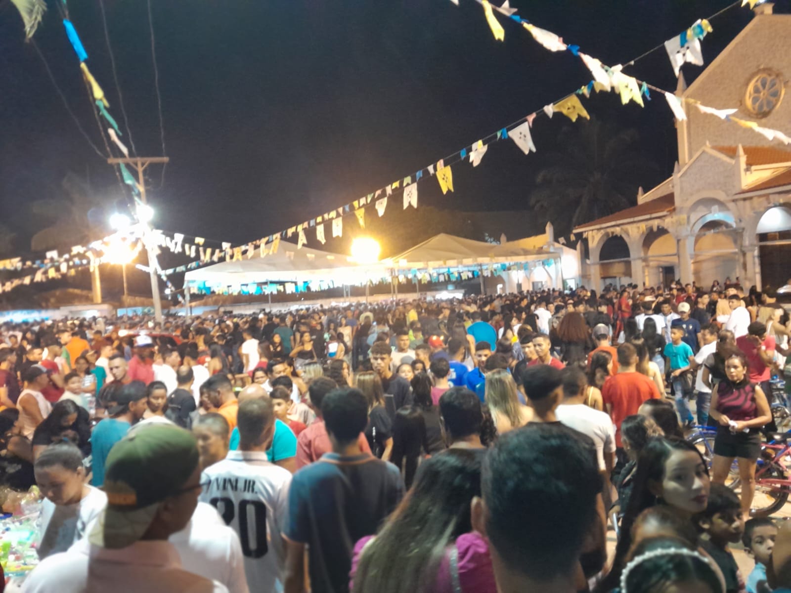Com grande público, arraial da igreja católica é encerrado em Sena