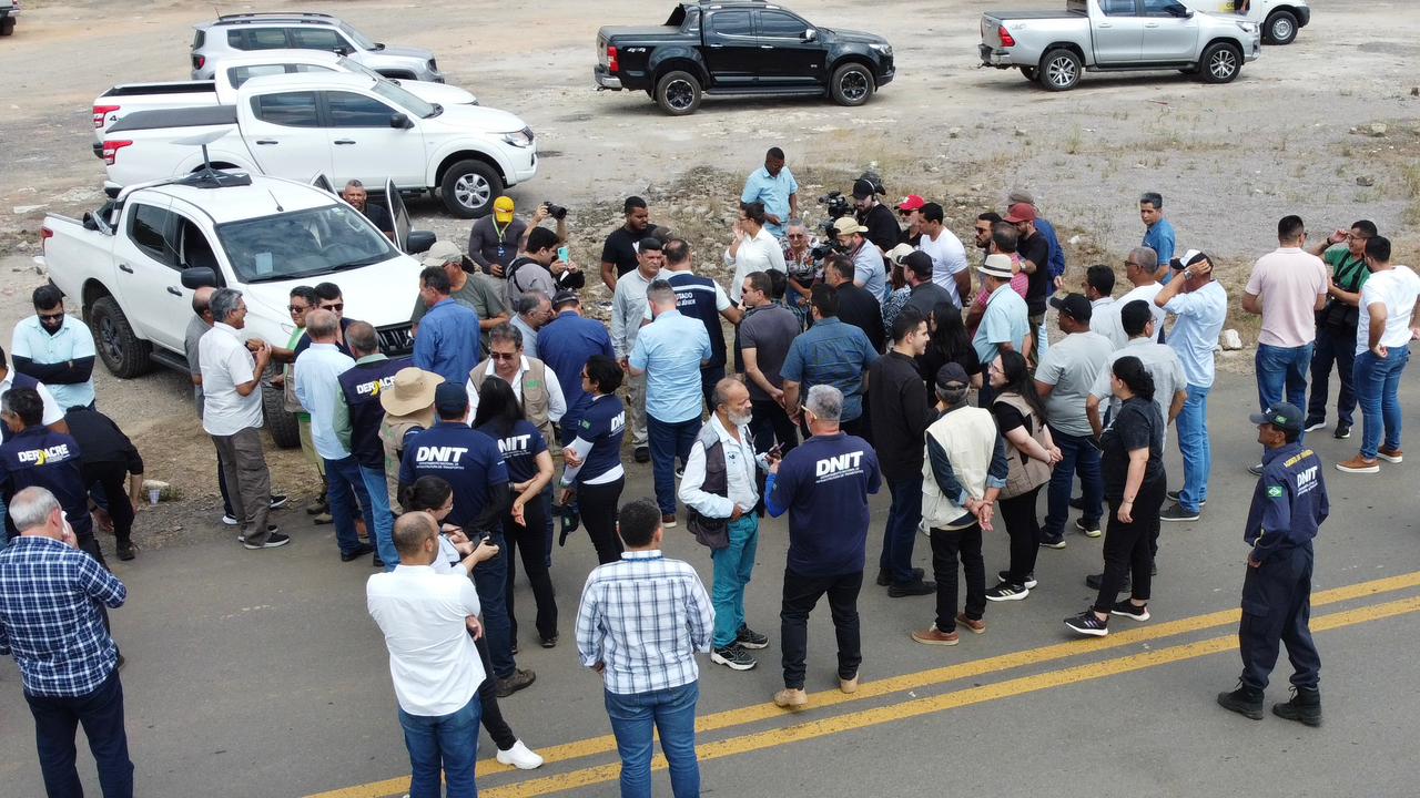 Na chegada ao Purus, deputados dizem estar otimistas com obras na 364