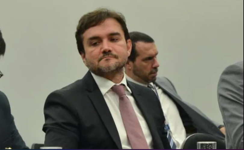 União Brasil negocia com governo entrada de aliado de Lira no Ministério de Lula