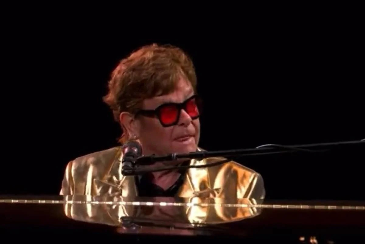Video: Elton John gets emotional at his last UK concert