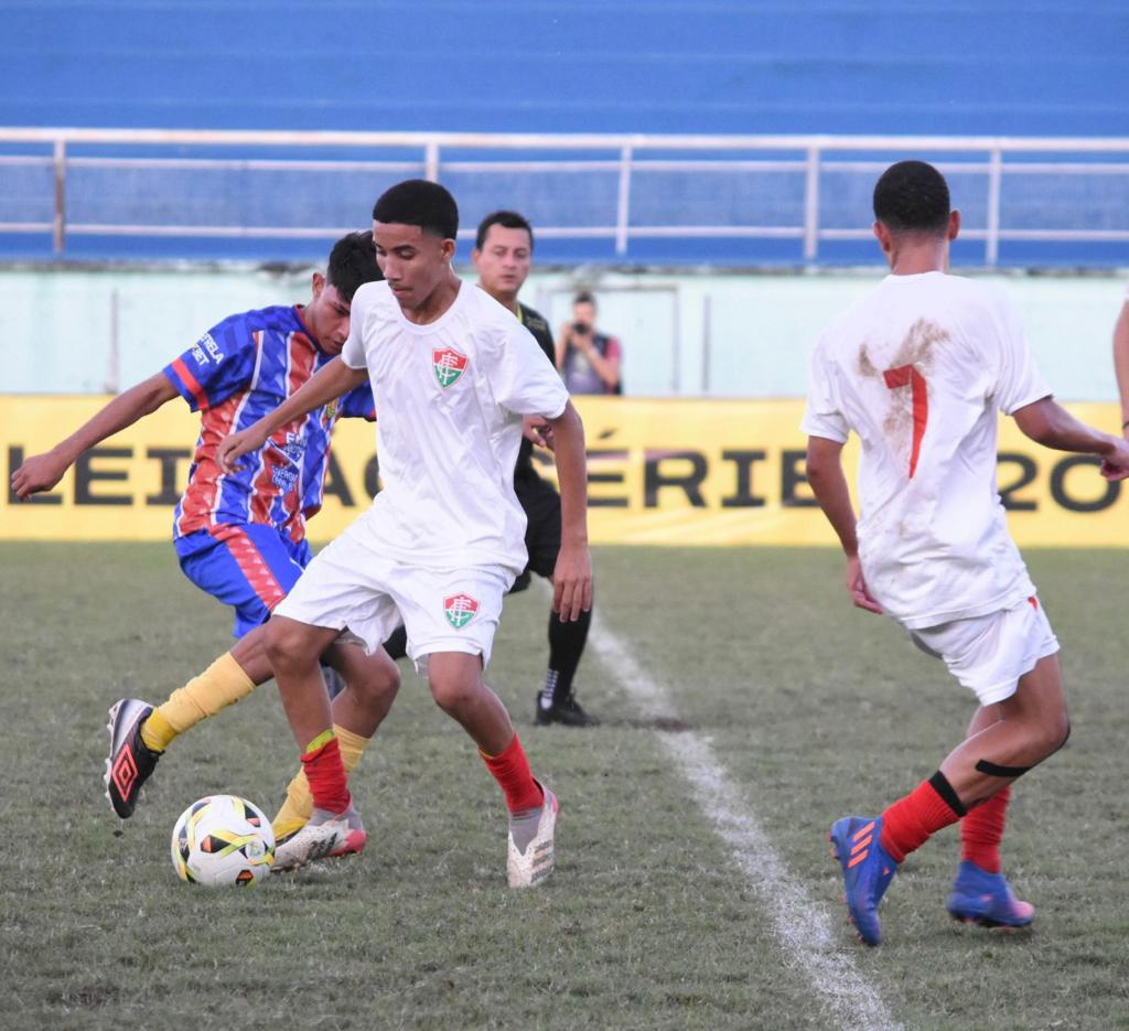 Independência goleia Atlético e volta a sonhar com vaga na semifinal