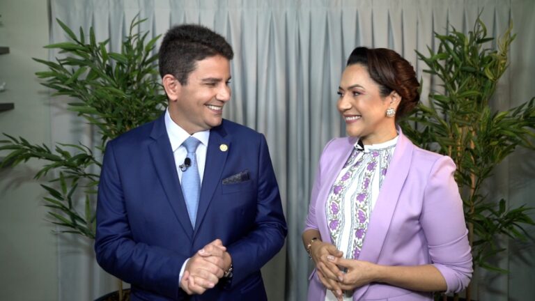 Mailza mostra que é fiel escudeira e não se aproveita do momento para assumir o Governo