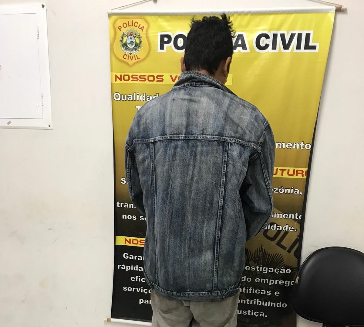 Padrasto acusado de estuprar enteada por mais de 50 vezes é preso pela polícia
