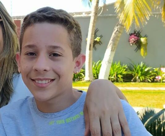 Emoção: adolescente com leucemia consegue ter o próprio irmão como doador