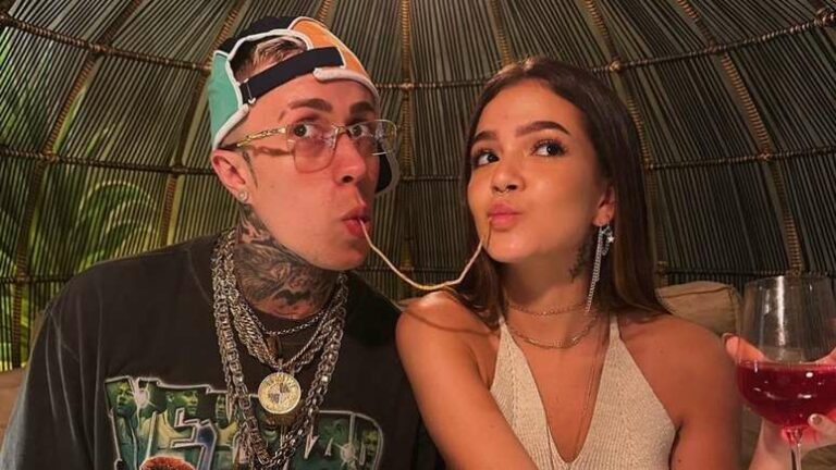 Mel Maia viaja para Orlando e surge coladinha com MC Daniel