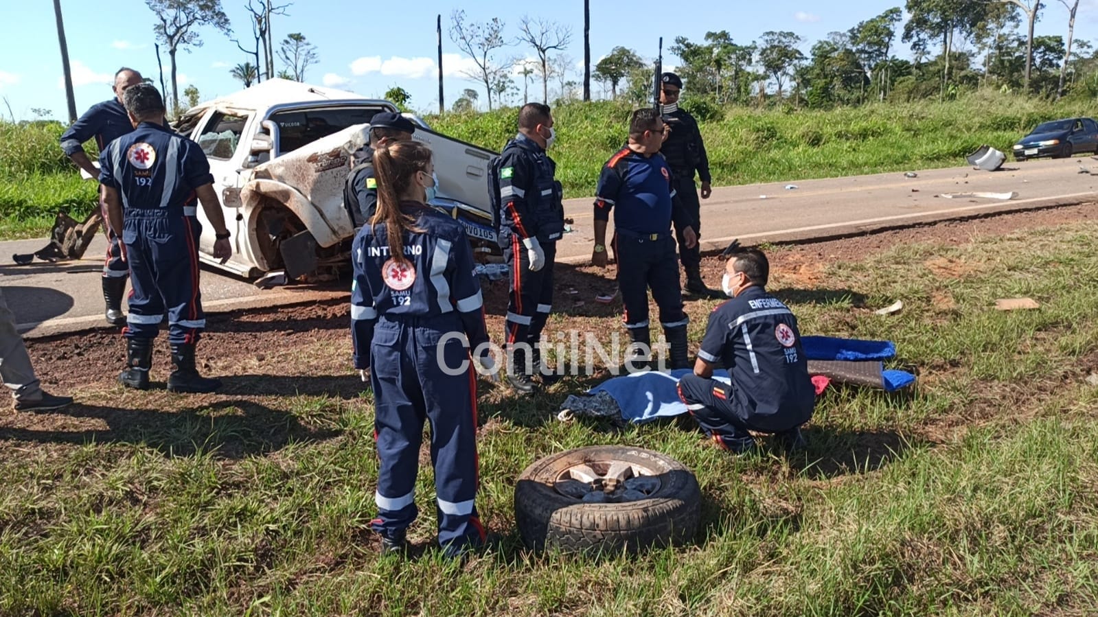 Após bater em buraco, motorista perde controle e mãe vem a óbito ao ser arremessada de veículo