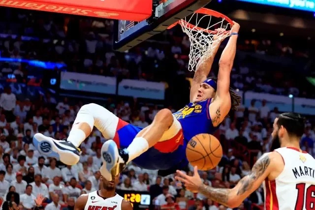 Finais NBA: com shows de Jokic e Murray, Nuggets batem Heat em Miami