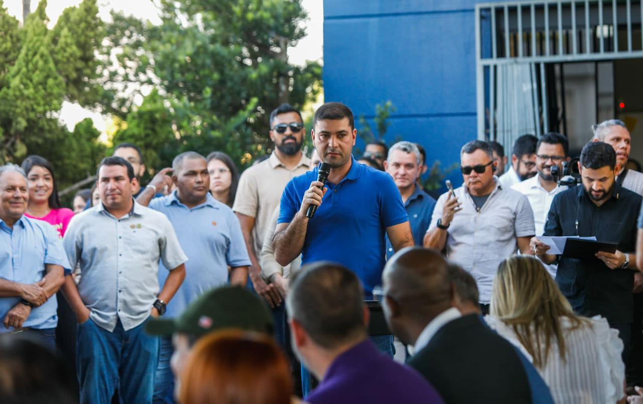 Na entrega de viaturas ao DETRAN, Nicolau diz: “o governo acabou com a indústria de multas”