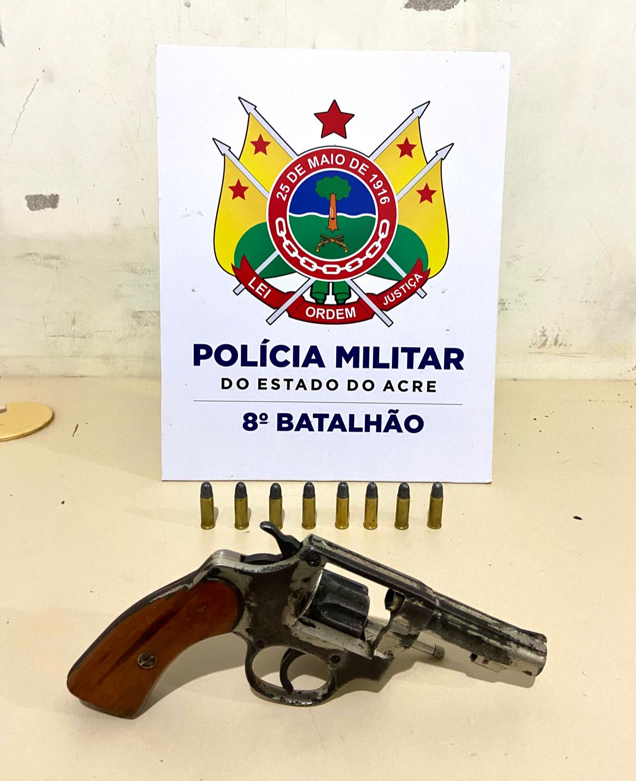 No Acre, homem acusado de ameaçar a esposa é preso com arma