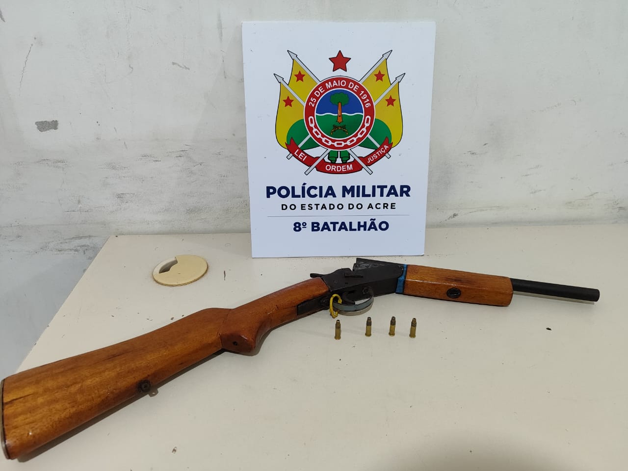Três homens são presos com escopeta e munições no interior do Acre