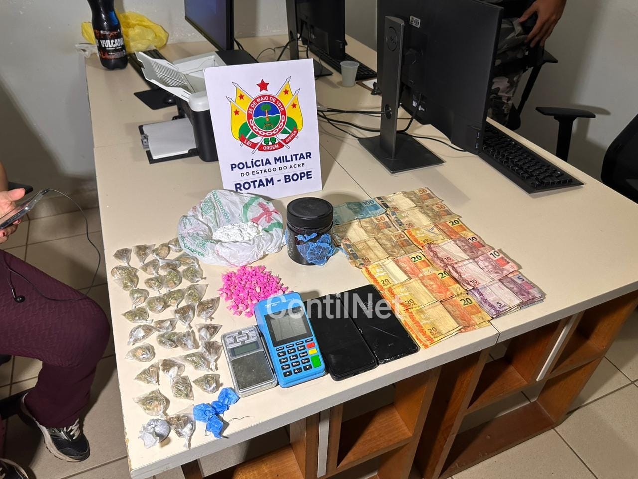 Mulher é presa, e polícia fecha uma das principais bocas de fumo de Rio Branco