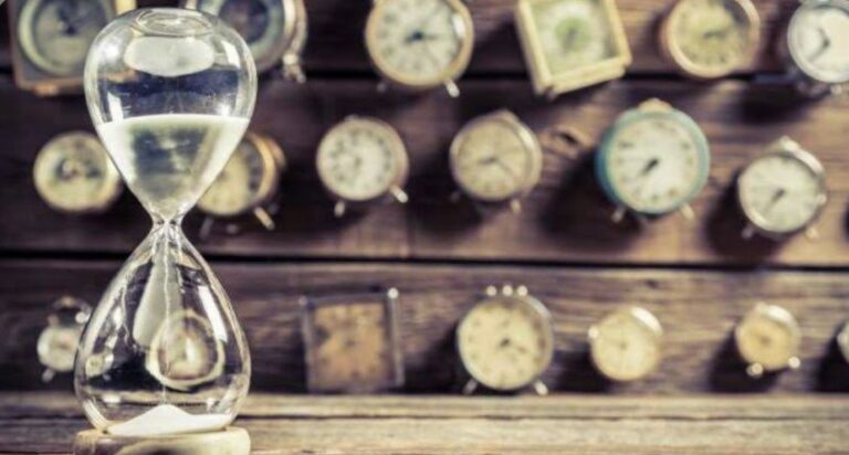 O tempo é relativo: uma jornada de gestão e percepção; confira o artigo de Maysa Bezerra