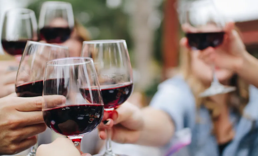 Os 10 benefícios do consumo do vinho tinto para saúde