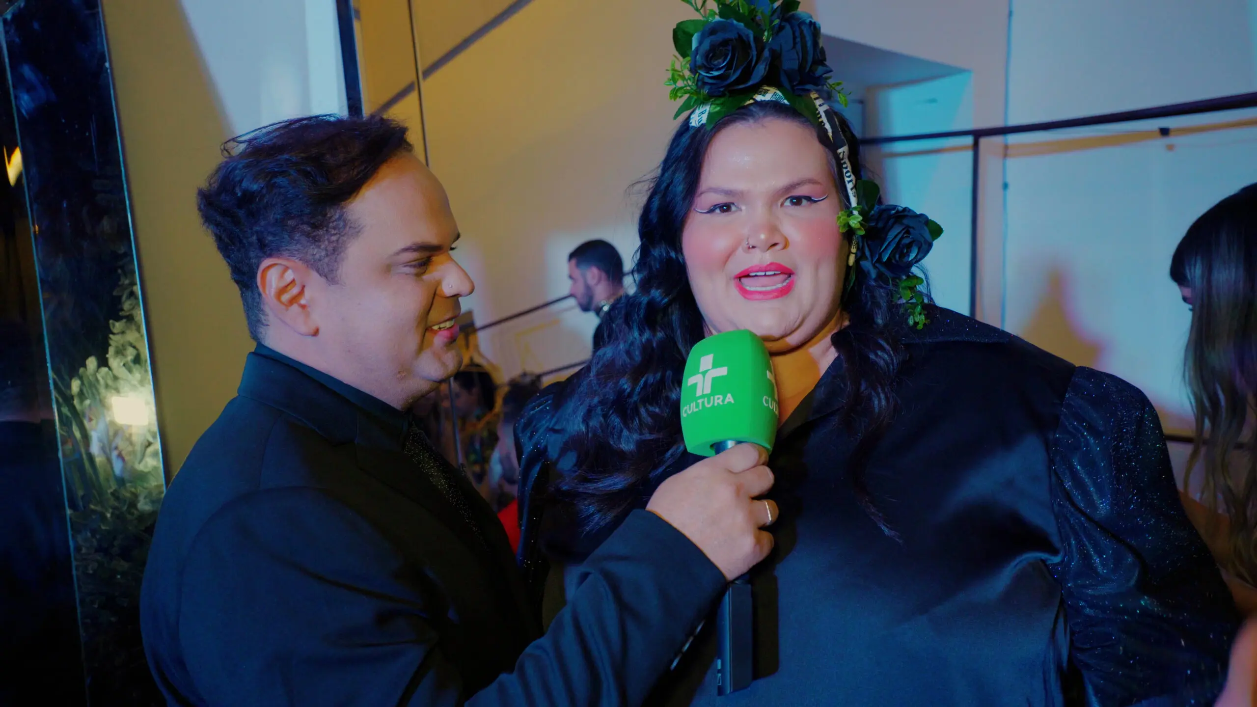 Thais Carla rebola e faz desabafo: “resistência falar de moda para pessoas gordas”