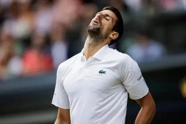 Vídeo: Djokovic quebra raquete durante final e é multado em R$ 38 mil