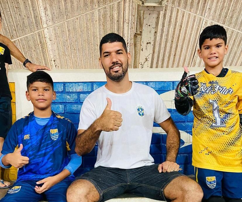 Do Acre, irmãos goleiros pedem ajuda para fazer teste em clube de Belo Horizonte
