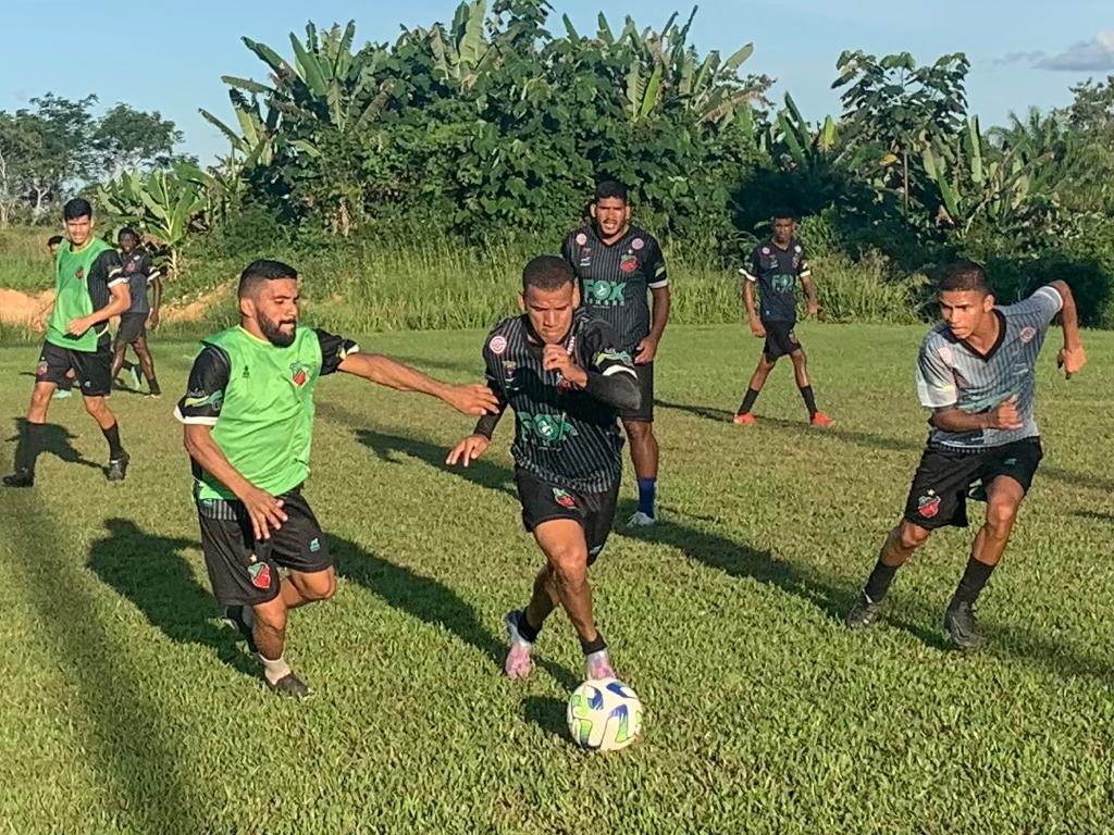Elenco do Humaitá faz treino de bolas paradas e fecha preparação