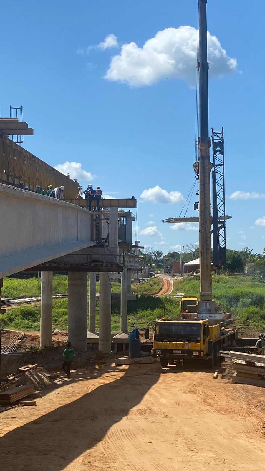 Governo trabalha no içamento das pré-lajes da Ponte do Segundo Distrito de Sena Madureira