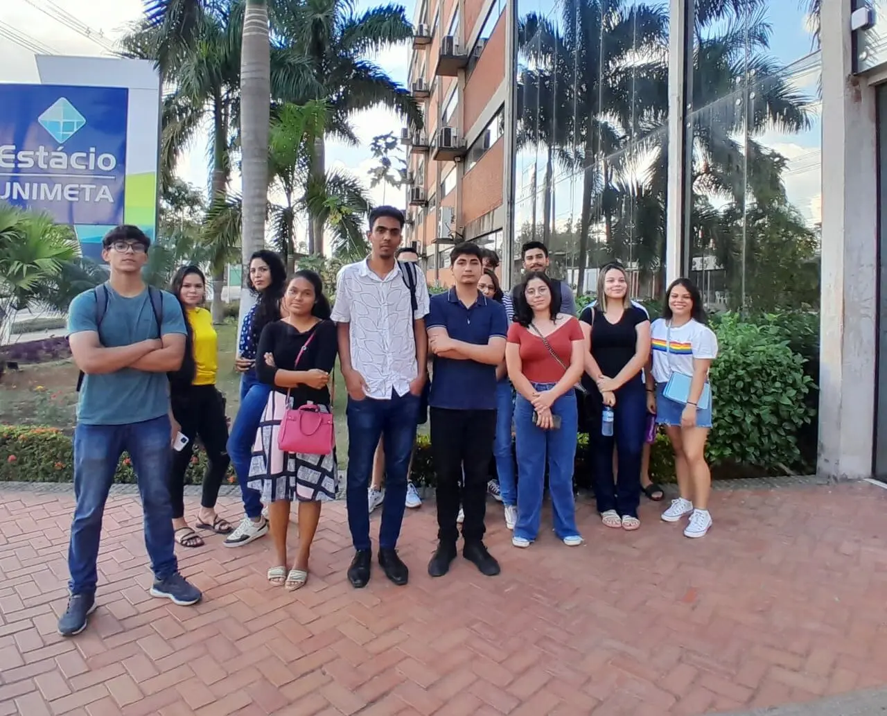 Estudantes devem perder bolsas com fechamento da U:verse e fazem protesto