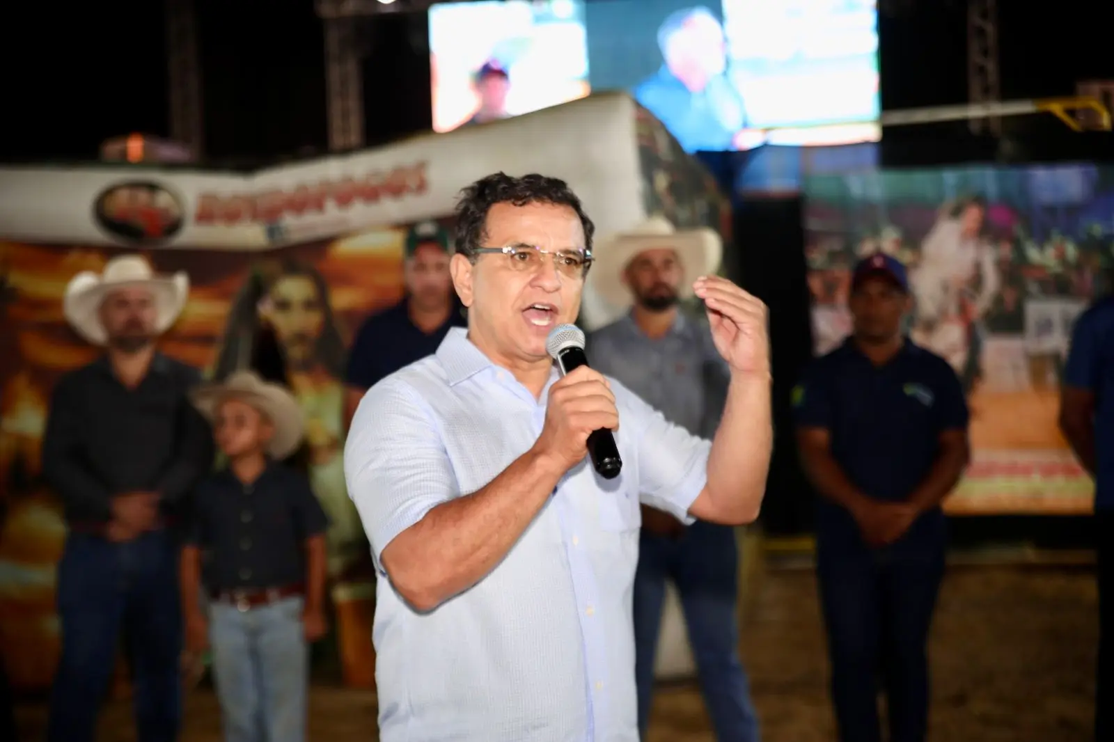 Governador interino, Luiz Gonzaga prestigia encerramento da Expo Bujari