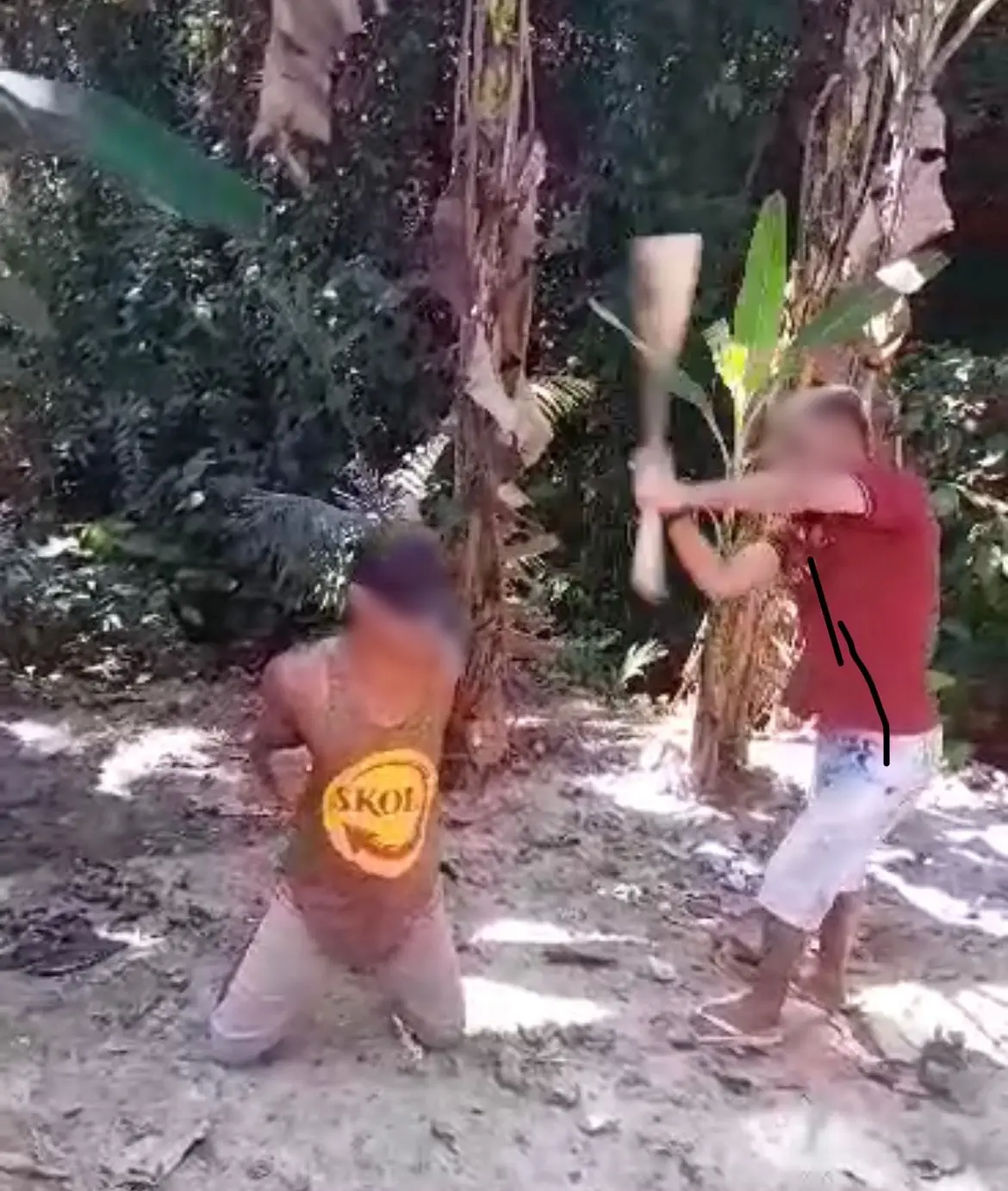 Tribunal do crime dá varias ripadas em jovens que agrediram mulher; IMAGENS FORTES