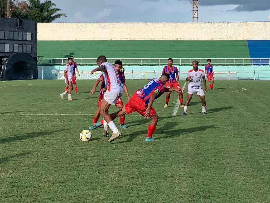 Campeonato Estadual começa com rodada dupla e favorito em campo