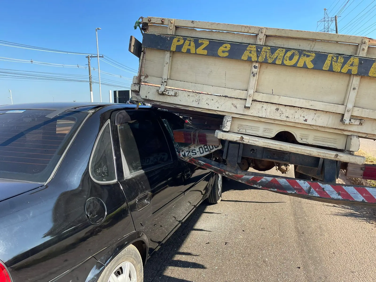Caminhoneiro é vítima de trote e acaba causando acidente na Via Verde
