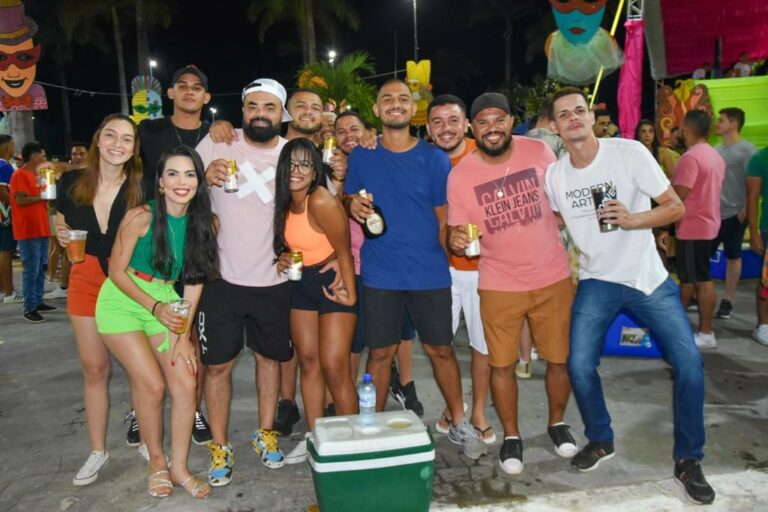 Primeira noite de  Carnavale 2023 agita Brasiléia; veja cliques pela lente de Ana Freitas