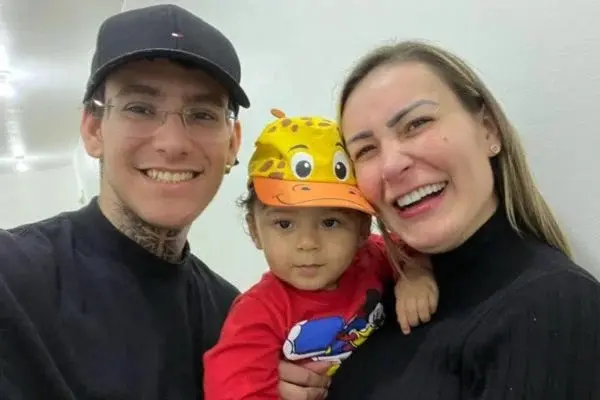 Andressa Urach perde a guarda do filho e ex-marido celebra