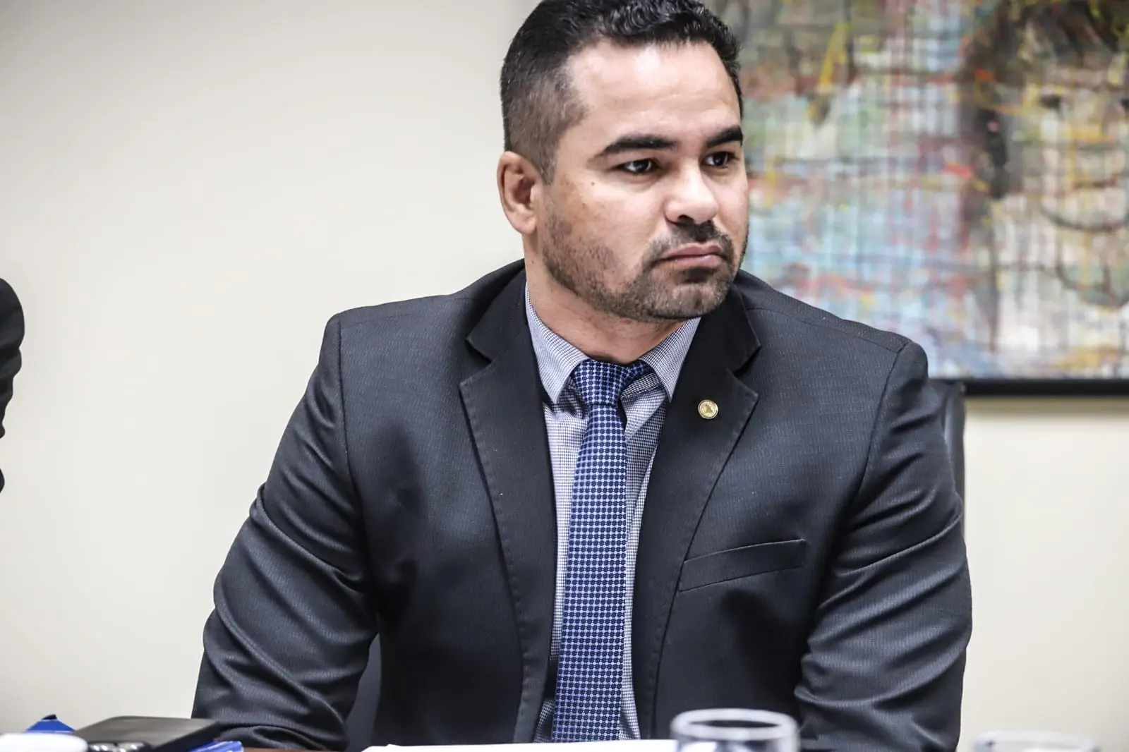 Deputado bolsonarista é o único contrário a projeto que beneficia pessoas LGBTQIA+ no Acre