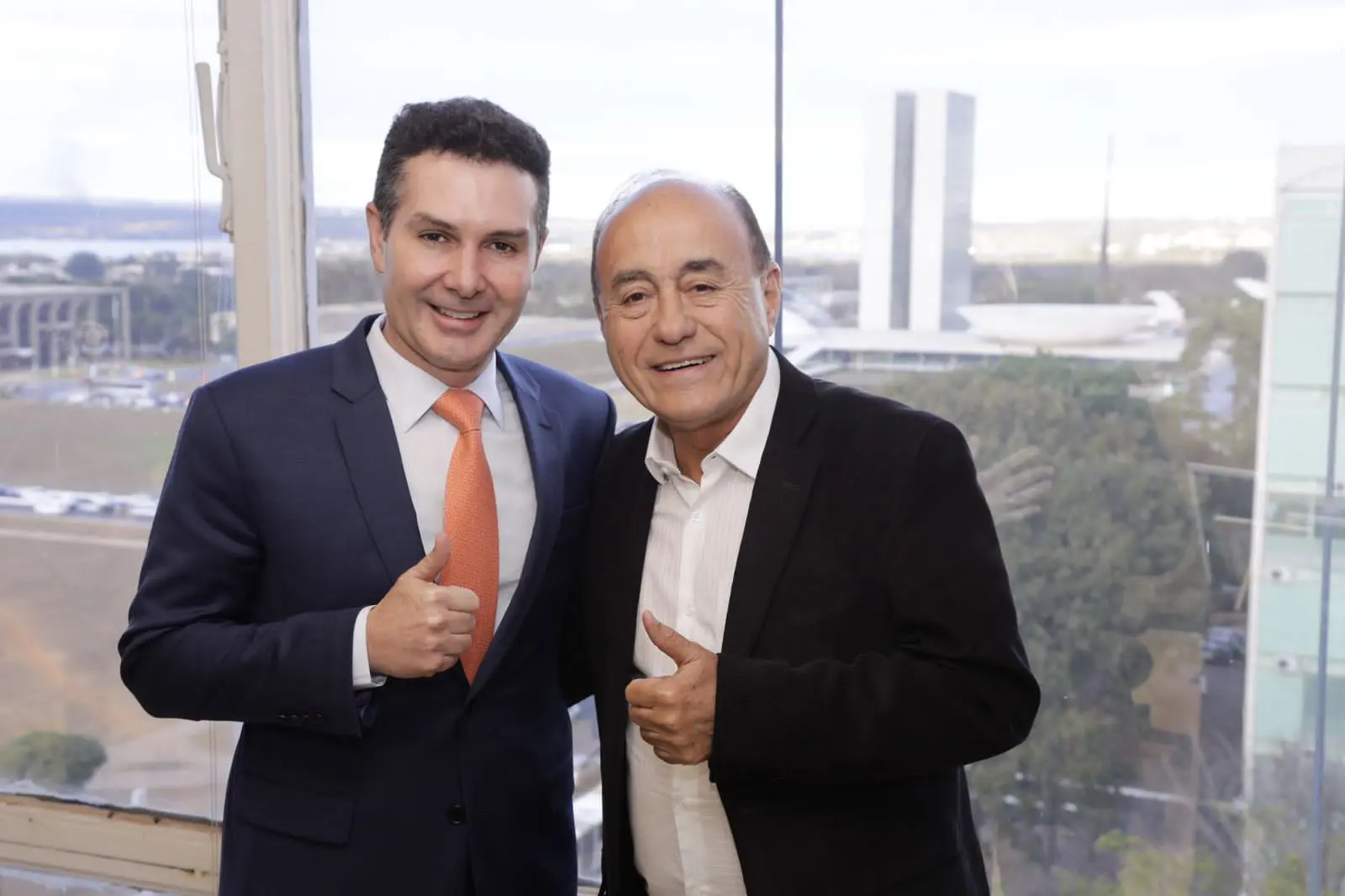 Ministro das Cidades recebe prefeito de Rio Branco para tratar de programas habitacionais