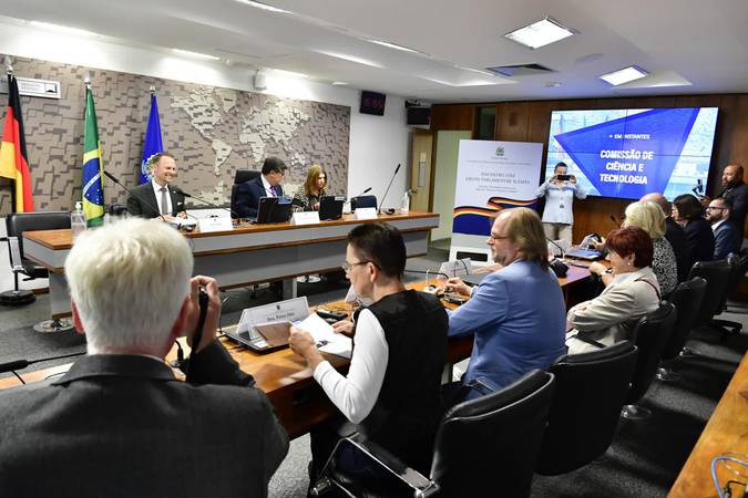 Parlamentares alemães e brasileiros discutem prioridades na área de ciência e pesquisa