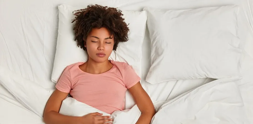 Deixar de seguir um hábito simples antes de dormir aumenta o risco de infarto e AVC; saiba qual