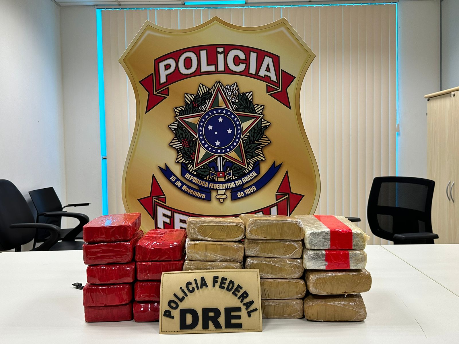 PF prende pessoa que transportava 40 kg de drogas para Rio Branco
