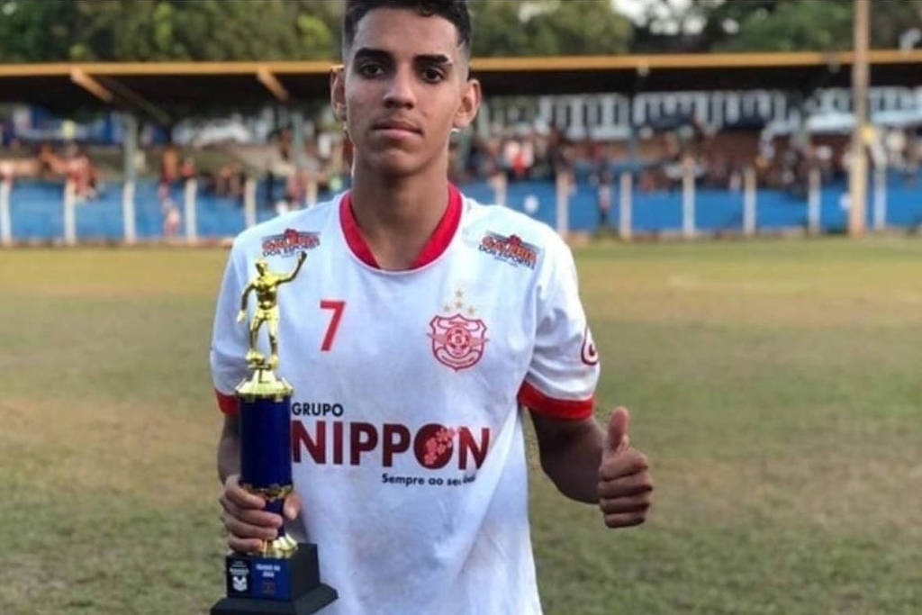 Polícia encontra mais partes do corpo de jogador de futebol dentro de rio