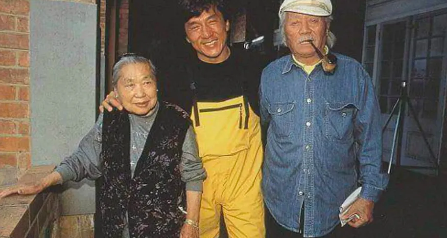 Pai de Jackie Chan era espião e mãe chegou a traficar drogas
