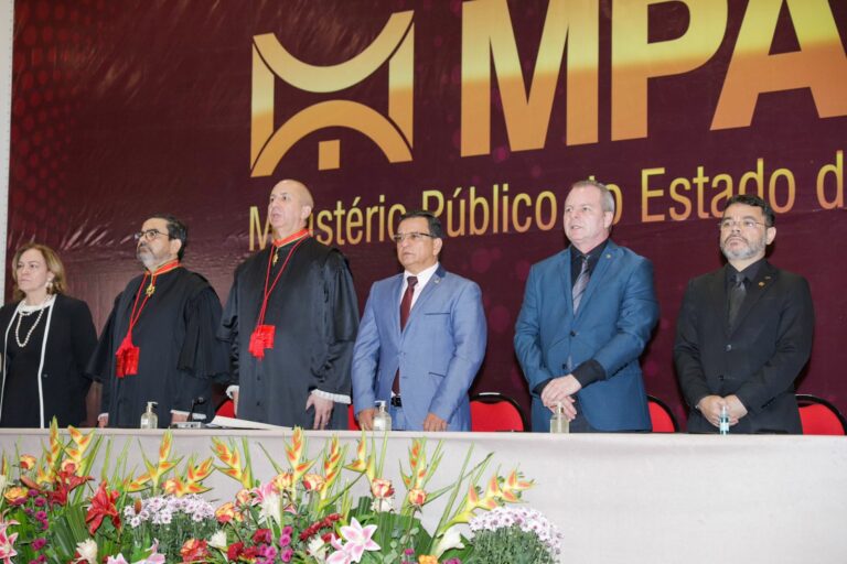 Gonzaga prestigia posse de novos promotores de justiça e defende união entre os poderes