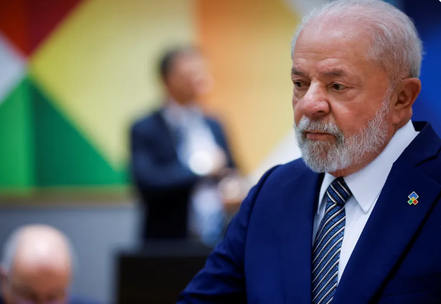 Em meio a gafes, Lula reforça equipe que prepara falas e discursos