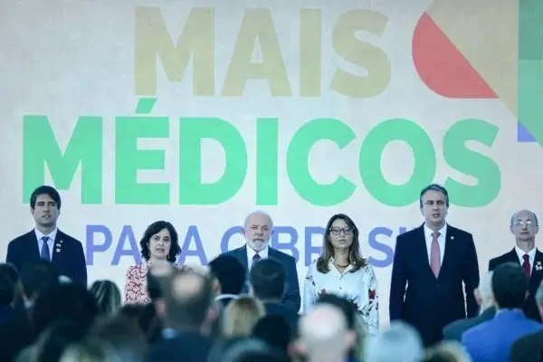 Ao vivo: Lula sanciona novo Mais Médicos; veja o que muda