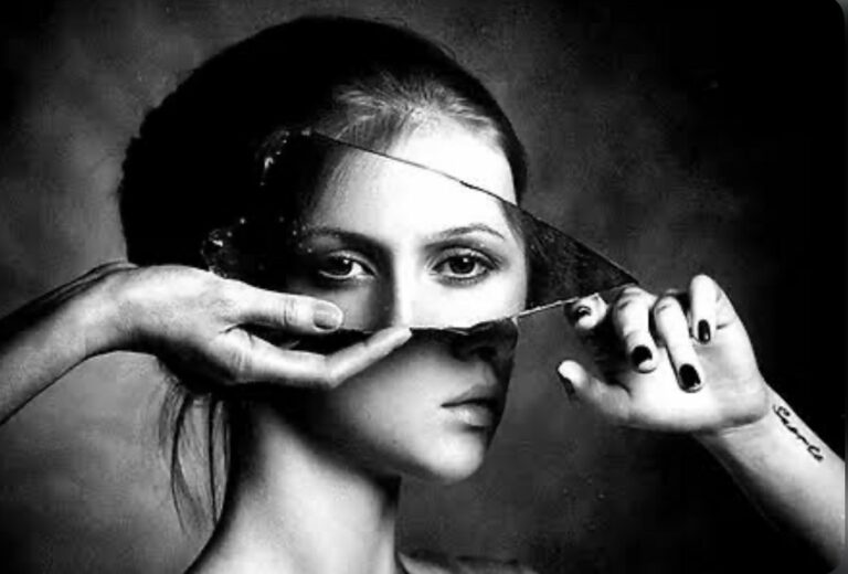 Quem olha para fora sonha, quem olha para dentro acorda; confira o artigo de Maysa Bezerra