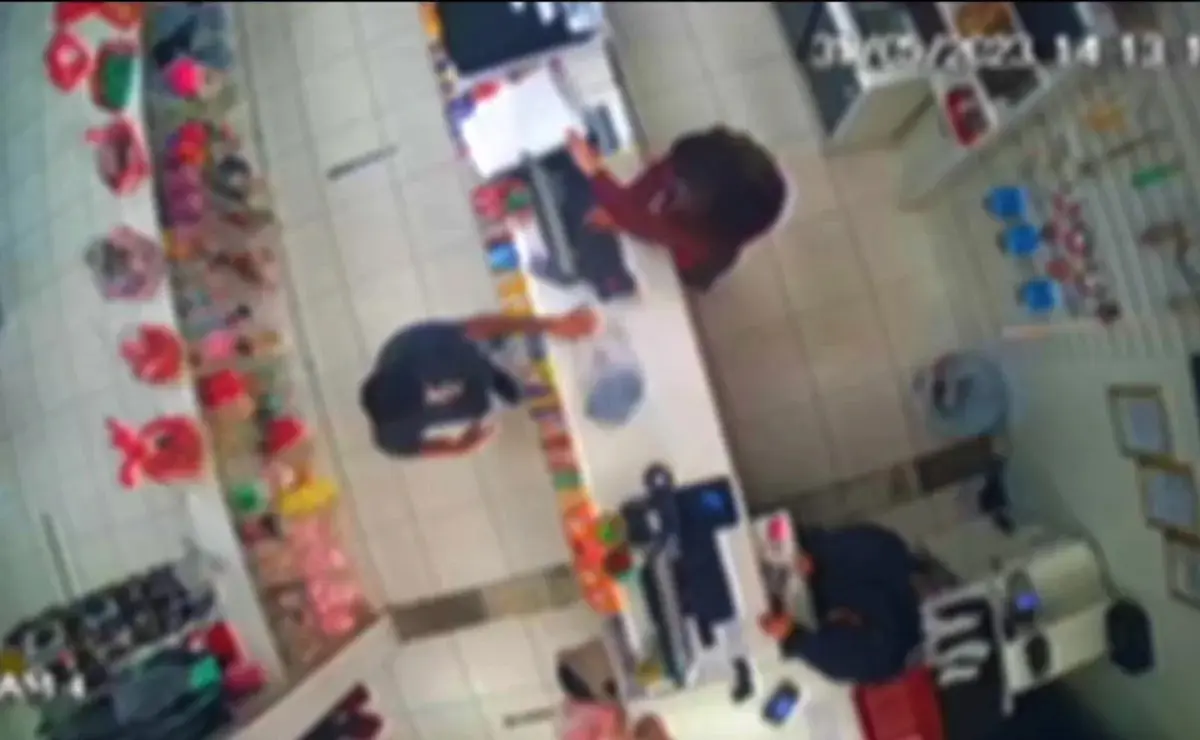 Vídeo mostra suspeito de matar Franciele comprando luvas e touca
