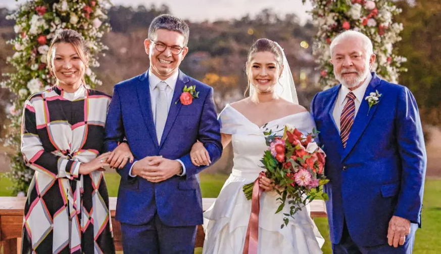 Lula, Janja e autoridades vão ao casamento do senador Randolfe Rodrigues, em Brasília