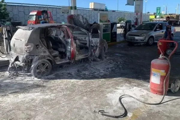Vídeo: carro com três mulheres explode em posto no Rio Grande do Norte