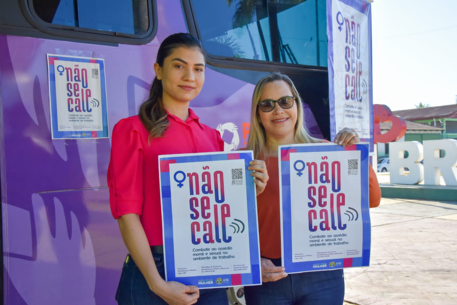 Ônibus Lilás e Organismo de Política para as Mulheres atende mulheres em Brasiléia imagem