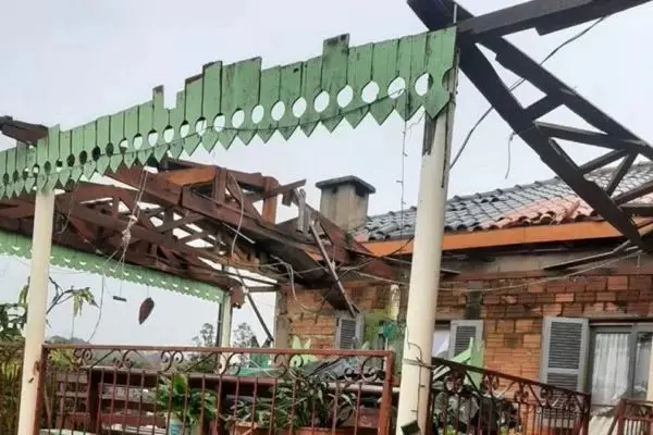 Ciclone extratropical mata 4 pessoas e provoca destruição em 6 estados