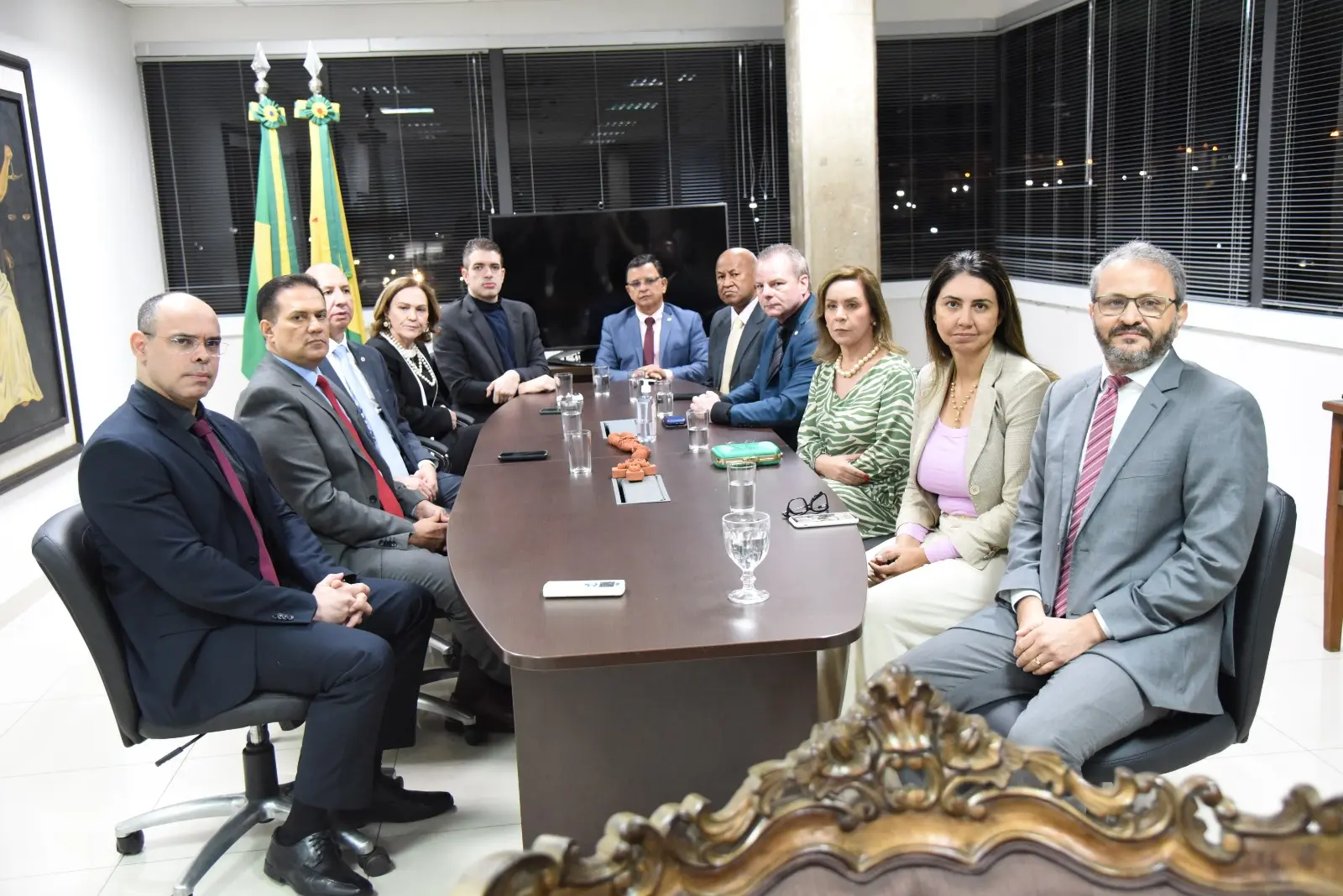 Chefes dos três poderes se reúnem para definir estratégias contra atentado em presídio