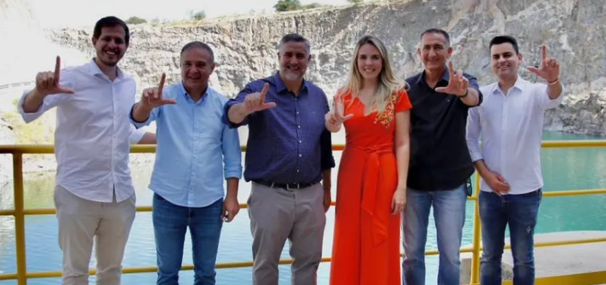 Valdemar Costa Neto pede expulsão de deputado após foto com ministros de Lula