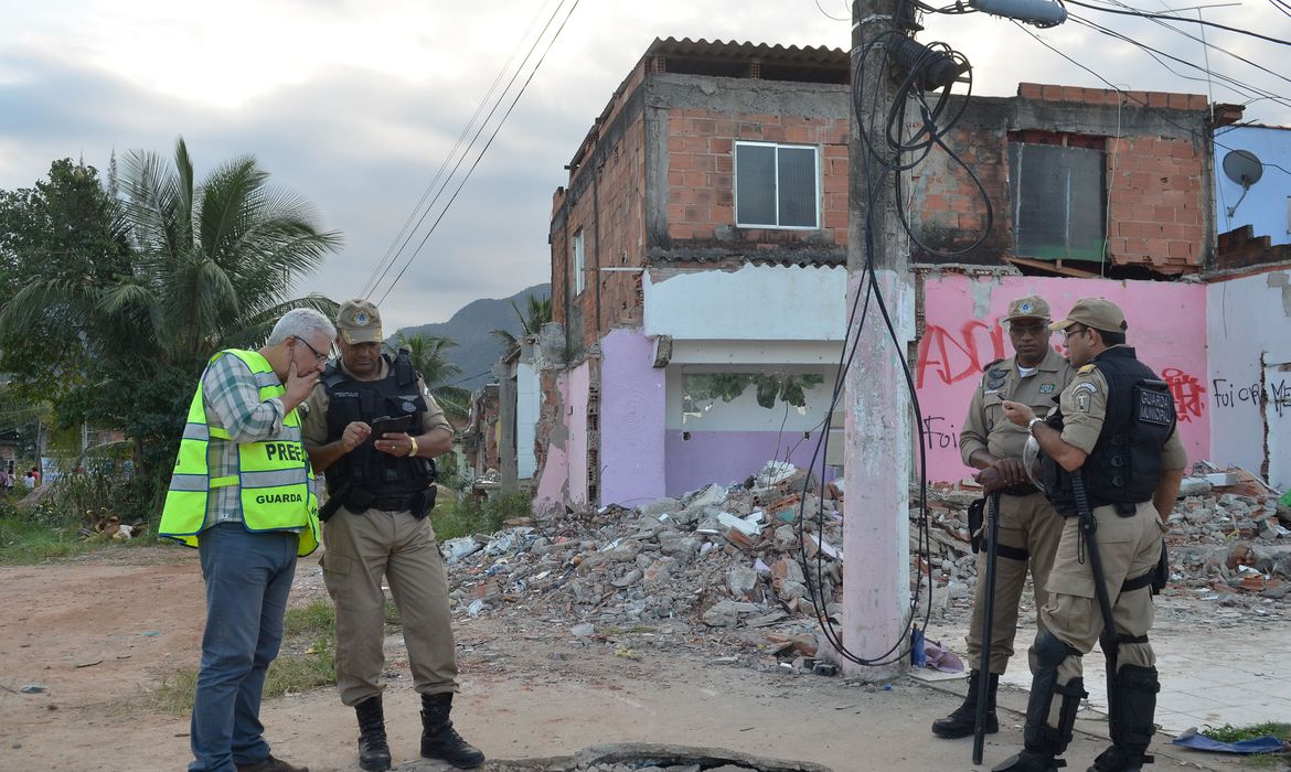 Guardas municipais integram sistema de segurança pública, decide STF