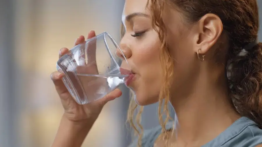 Conheça 10 horários para beber água que beneficiam a saúde