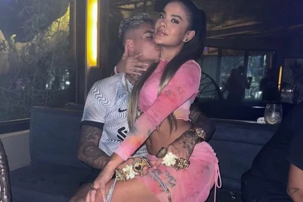 “Eu que como”, comenta MC Cabelinho em foto de Bella Campos